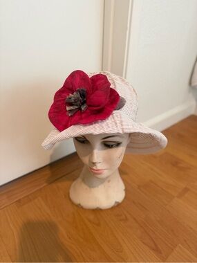 Grevi White Sun Hat with Red Floral Accent